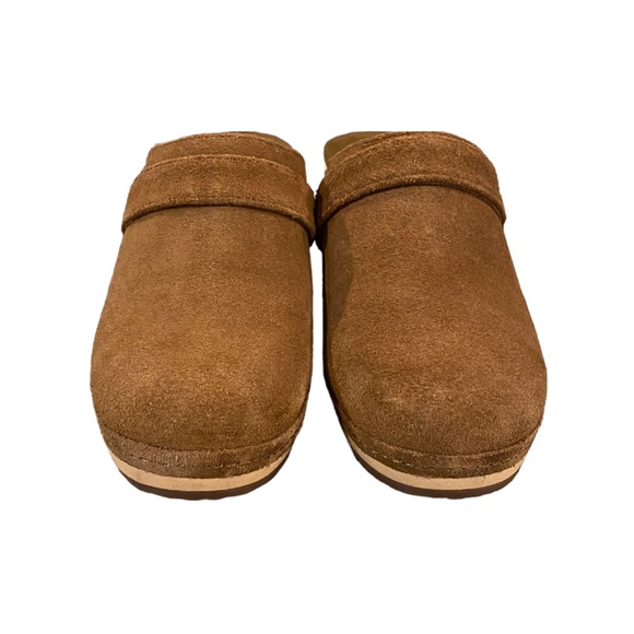 Crocs Sarah clogs size 7,  tan suede - Picture 3 of 9